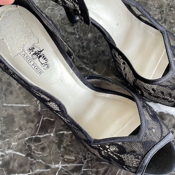 Coach and four heels - Picture 8 of 11